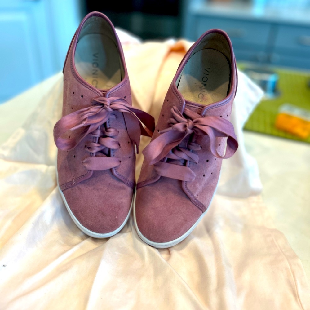 Suede dusty pink sneakers. Vionic, ribbon shoelaces. Size 8.5 runs large..